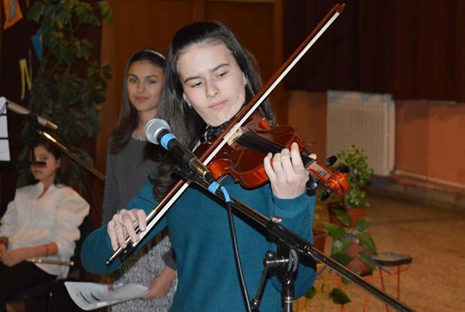 Ifjú költők bemutatkozása 2015. december 16. képek